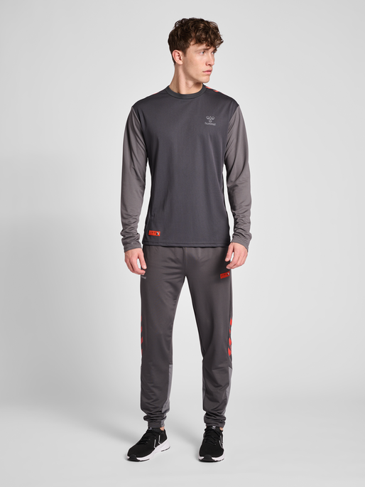 hmlPRO GRID GK SWEATPANTS, FORGED IRON, model