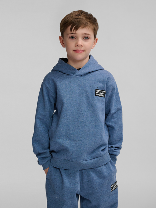 hmlSPARK HOODIE, CORONET BLUE, model