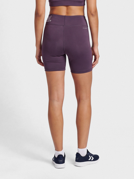 hmlTE FUNDAMENTAL MW TIGHT SHORTS, PLUM PERFECT, model