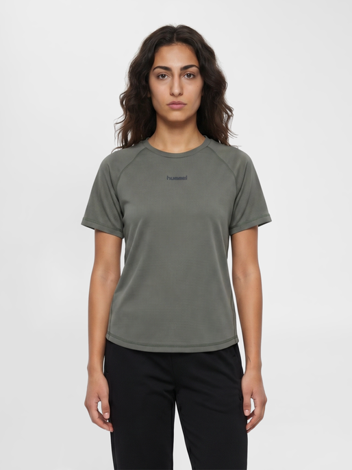 hmlMOMENTUM W T-SHIRT S/S, CASTOR GRAY, model