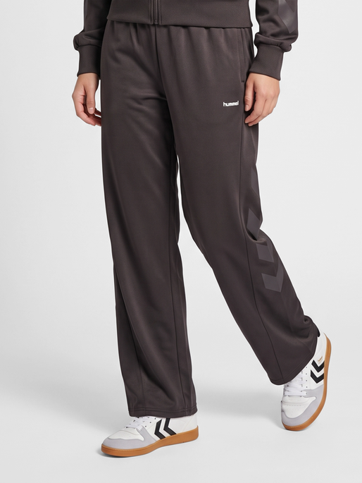 hmlI-D TRACK PANTS, SHALE, model