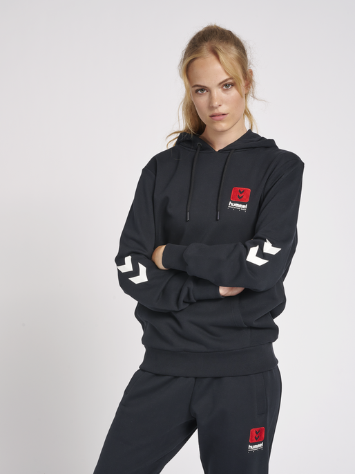 hmlLGC GRAHAM HOODIE, BLACK, model