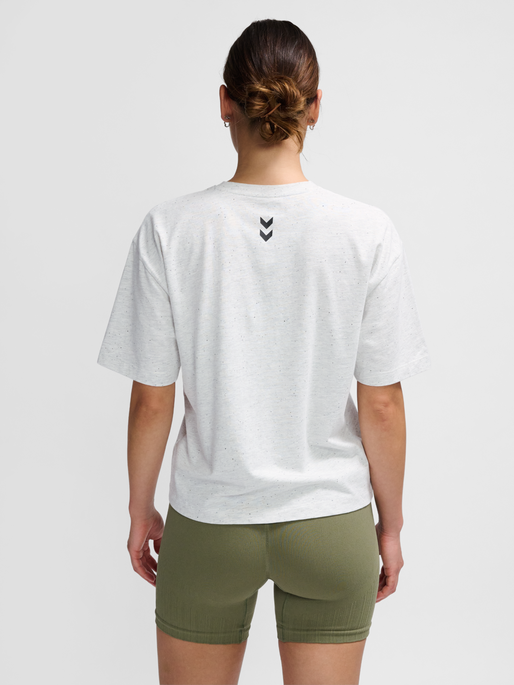 hmlMT ULTRA BOXY SHORT T-SHIRT, WHITE MELANGE, model