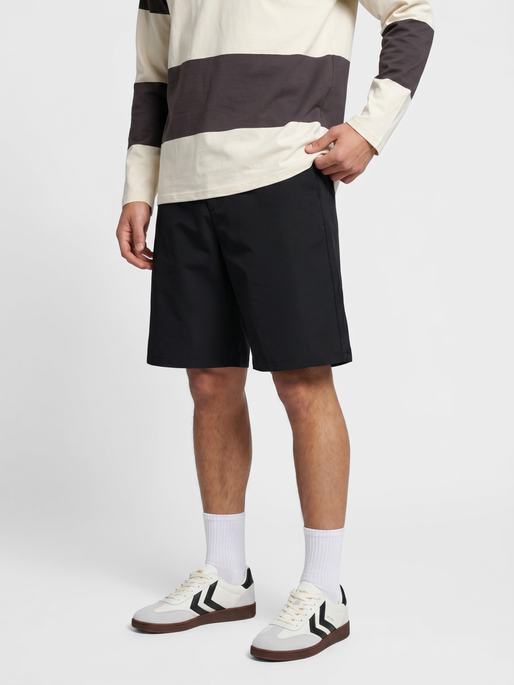 hmlI-D BIG SHORTS, BLACK, model