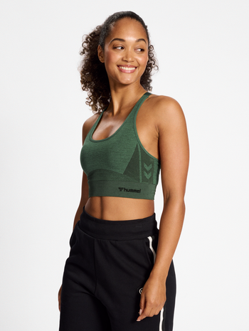 hmlCLEA SEAMLESS  SPORTS TOP, CLIMBING IVY, model