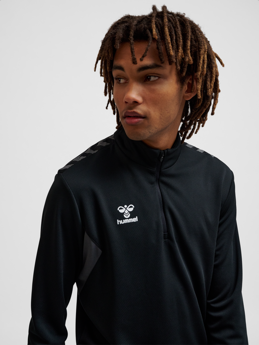hmlAUTHENTIC HALF ZIP SWEAT, BLACK, model