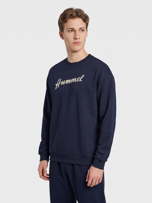 hmlCLUB SWEATSHIRT, NIGHT SKY, model