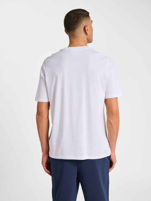 hmlPULSE T-SHIRT, WHITE hmlPULSE T-SHIRT, WHITE, model