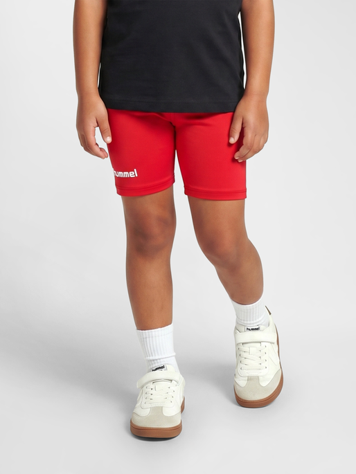 hmlBL ESSENTIAL SHORT TIGHTS KIDS, TRUE RED, model