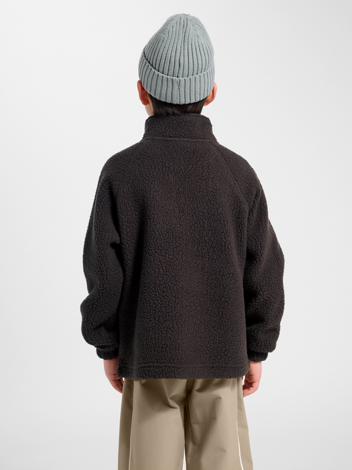 hmlJR MARTINI HALF ZIP JACKET, CHOCOLATE TORTE, model