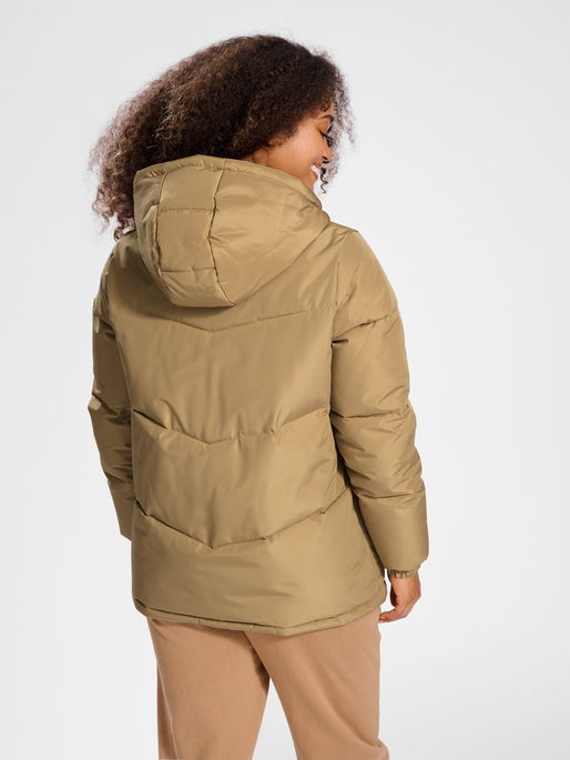 hmlLGC MIA PUFF JACKET, TIGERS EYE, model