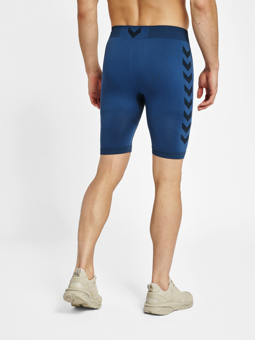 HUMMEL FIRST SEAMLESS TR SHT TIGHTS, DARK DENIM, model