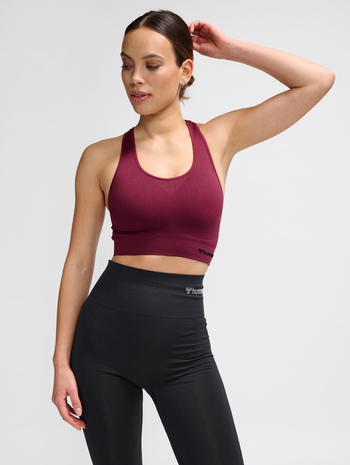 hmlTIF SEAMLESS SPORTS TOP, CHOCOLATE TRUFFLE , model