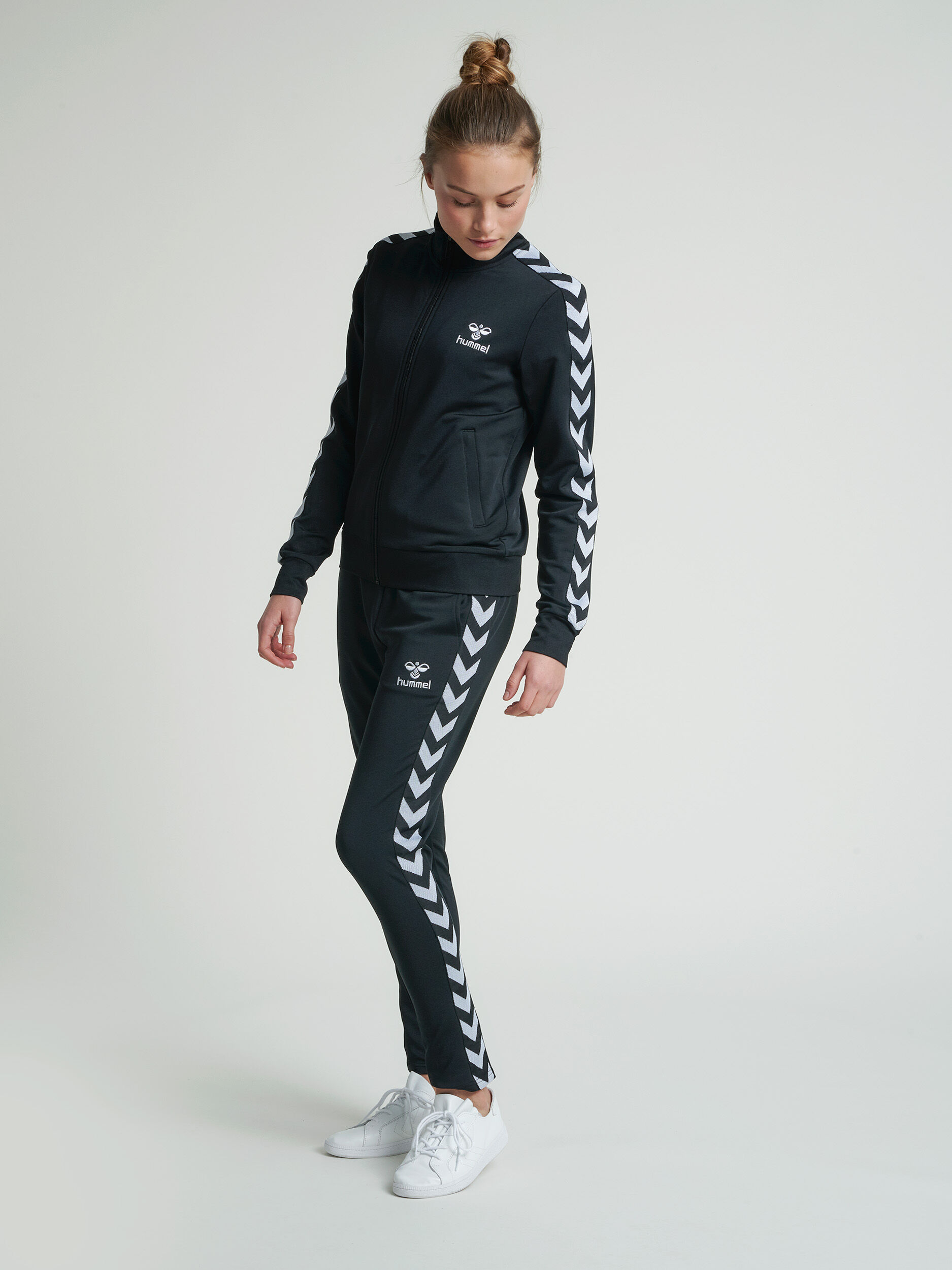Hummel zip hotsell jacket dame