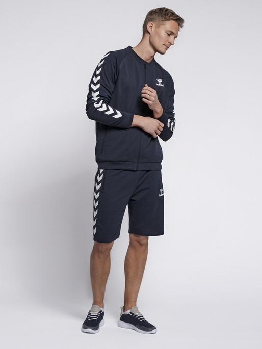 HMLRAY ZIP JACKET, BLACK IRIS, model