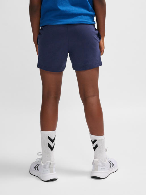 hmlGO 2.0 SWEATSHORTS KIDS, MARINE, model