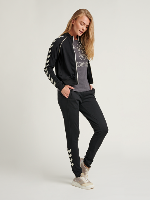 hmlZIBA SHORT ZIP JACKET, 2001, model