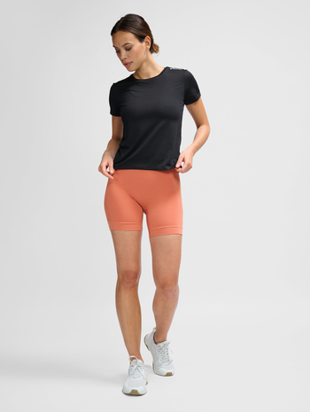 hmlMT AURA MESH T-SHIRT, BLACK, model
