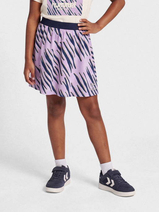 hmlRUSHY AOP SKIRT, ORCHID BLOOM, model