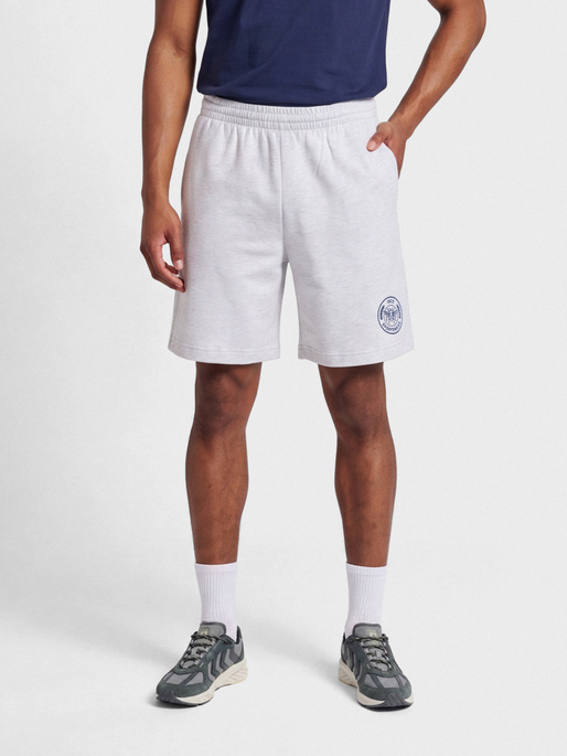 hmlSWARM SHORTS, LIGHT GREY MELANGE, model