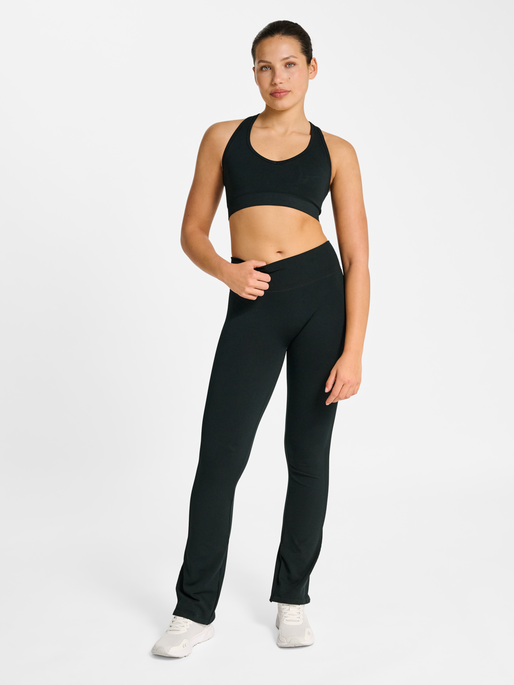 hmlHIIT SEAMLESS FLARE TIGHTS, BLACK, model