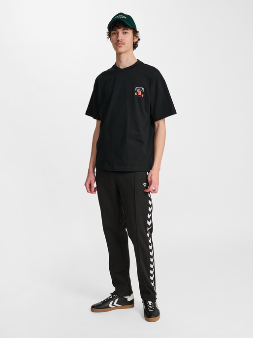 hmlLOOSE T-SHIRT S/S WHISTLE, BLACK, model