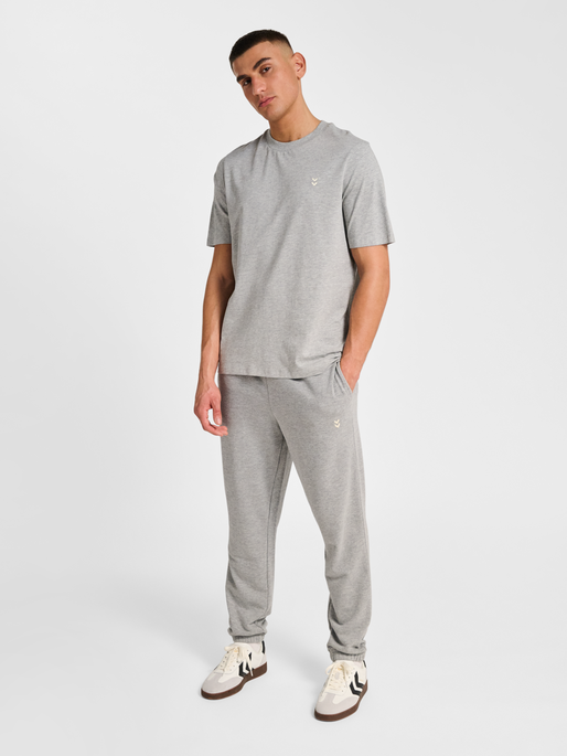 hmlPULSE T-SHIRT, GREY MELANGE hmlPULSE T-SHIRT, GREY MELANGE, model