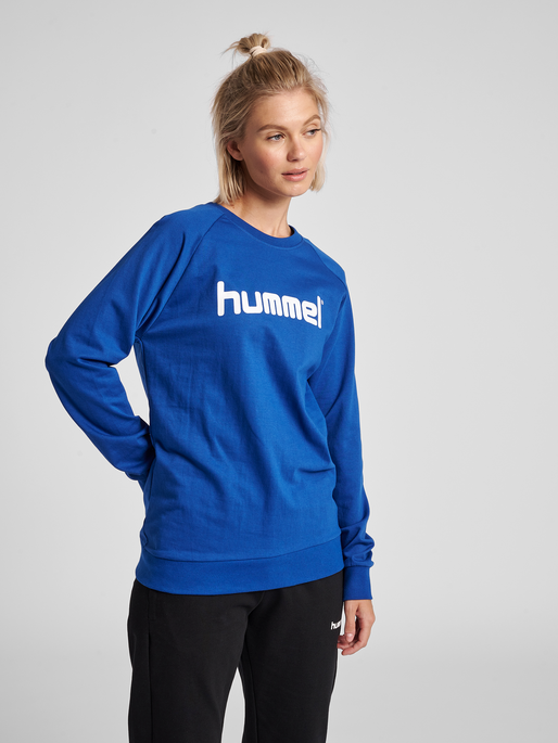 HUMMEL GO COTTON LOGO SWEATSHIRT WOMAN, TRUE BLUE, model
