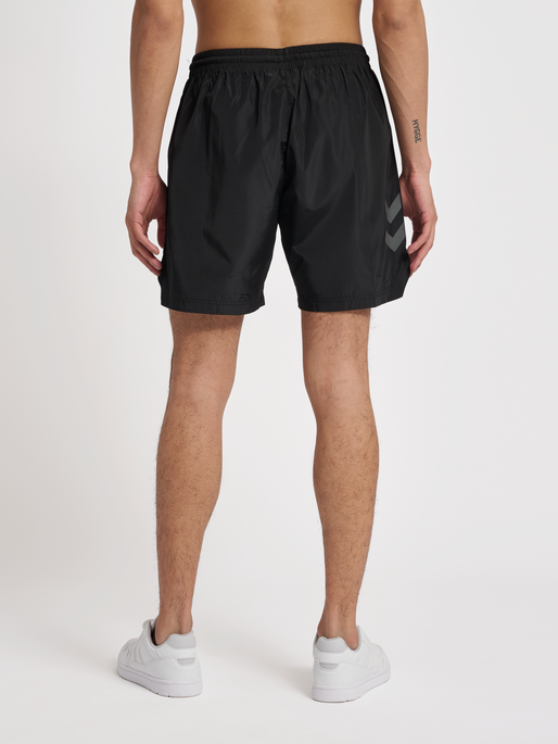 hmlHIVE COLIN SHORTS, BLACK, model