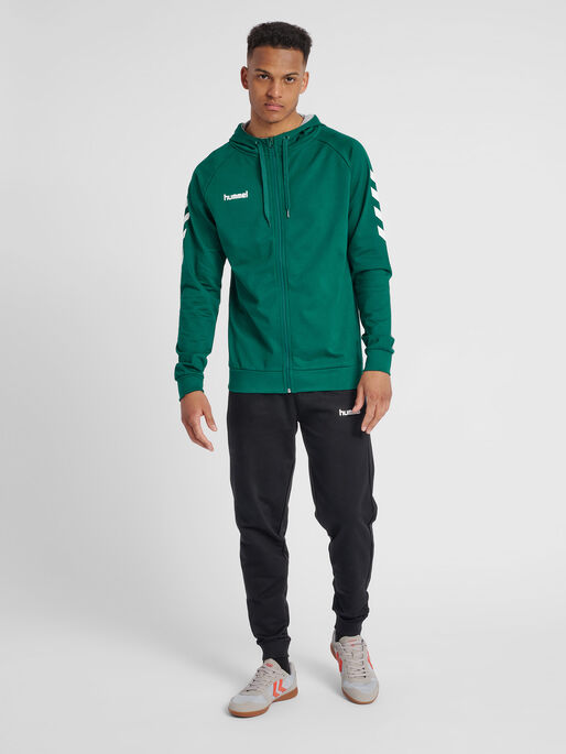 HUMMEL GO COTTON ZIP HOODIE, EVERGREEN, model