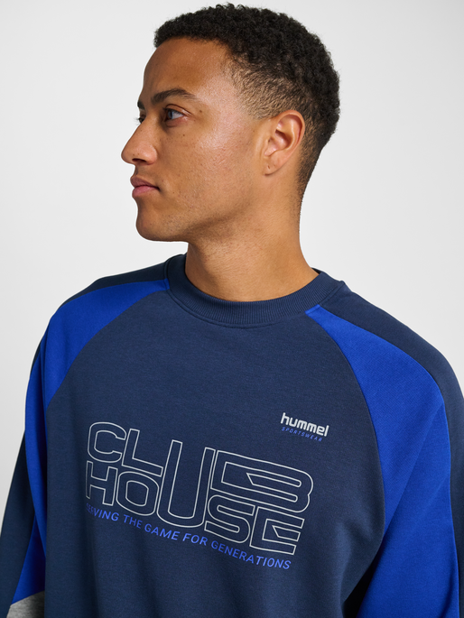 hmlOVERSIZED ICONIC CREW CH, DRESS BLUES, model