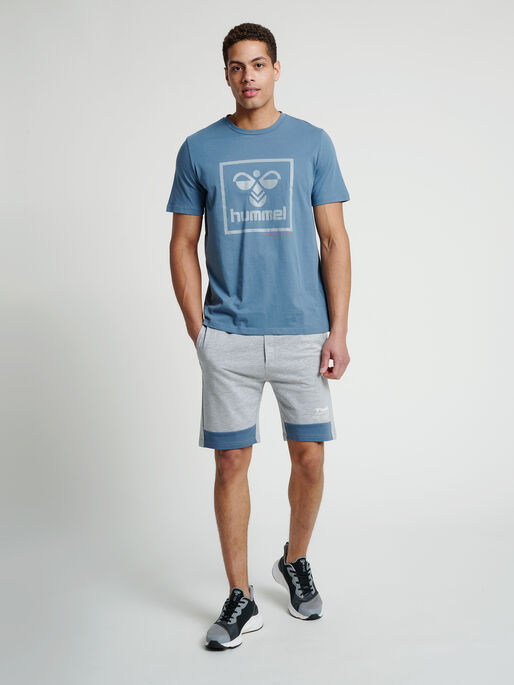 hmlISAM T-SHIRT, CHINA BLUE, model