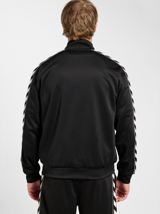hmlCLUB CHEVRON TRACK TOP, BLACK, model