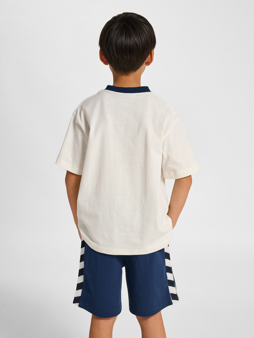 hmlJR LOOSE CHANGE T-SHIRT SS, BLANC DE BLANC, model