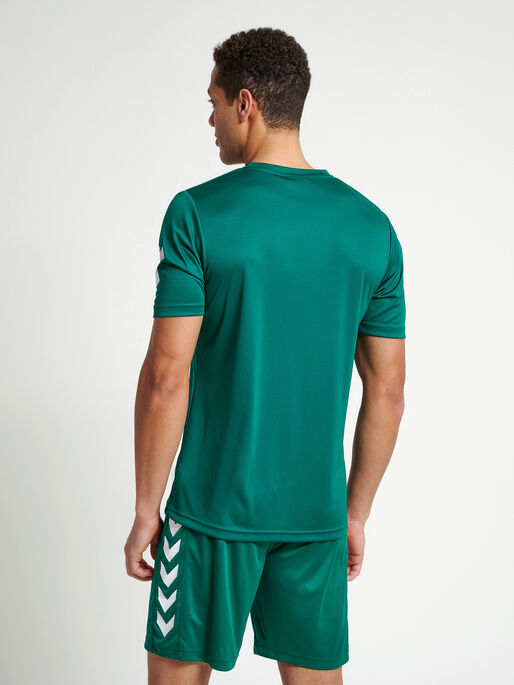 CORE POLYESTER TEE, EVERGREEN, model
