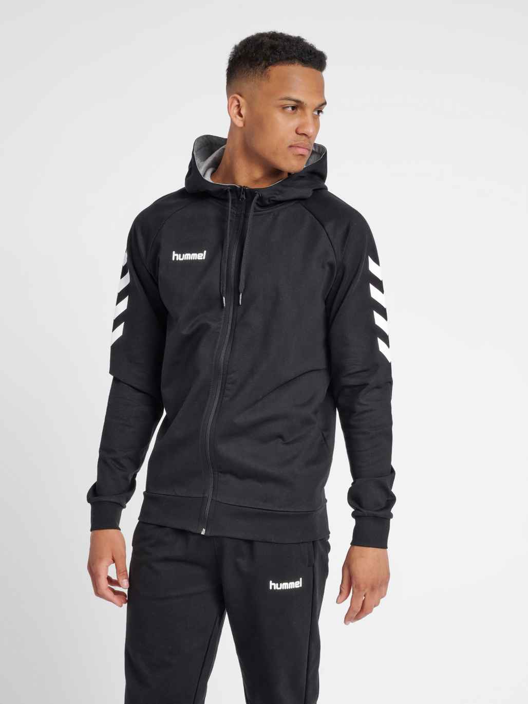 HMLGO COTTON ZIP HOODIE, BLACK, model