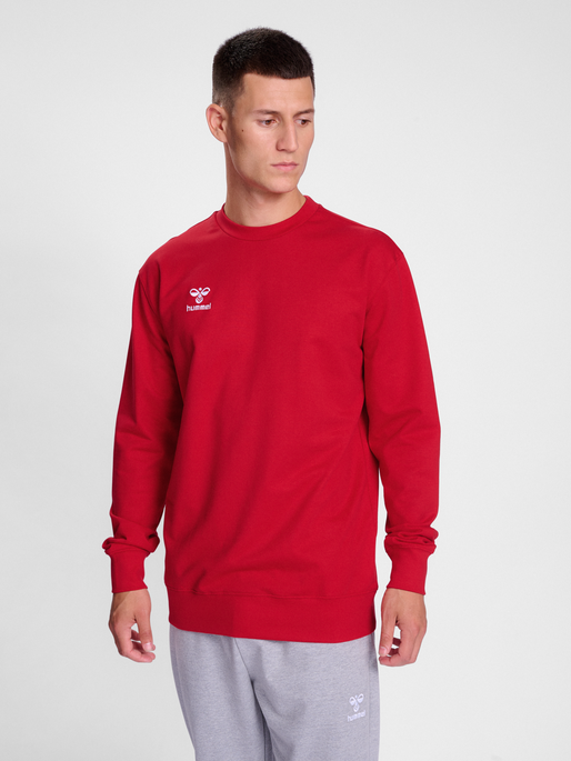 hmlGO 2.0 SWEATSHIRT, TRUE RED, model