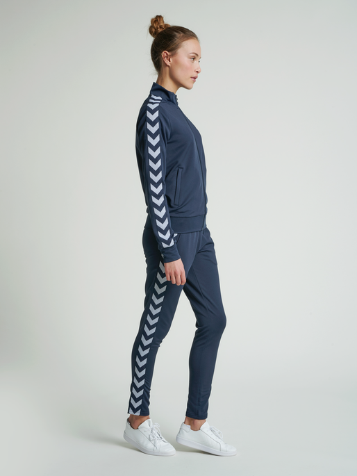 hmlNELLY 2.0 TAPERED PANTS, BLUE NIGHTS, model