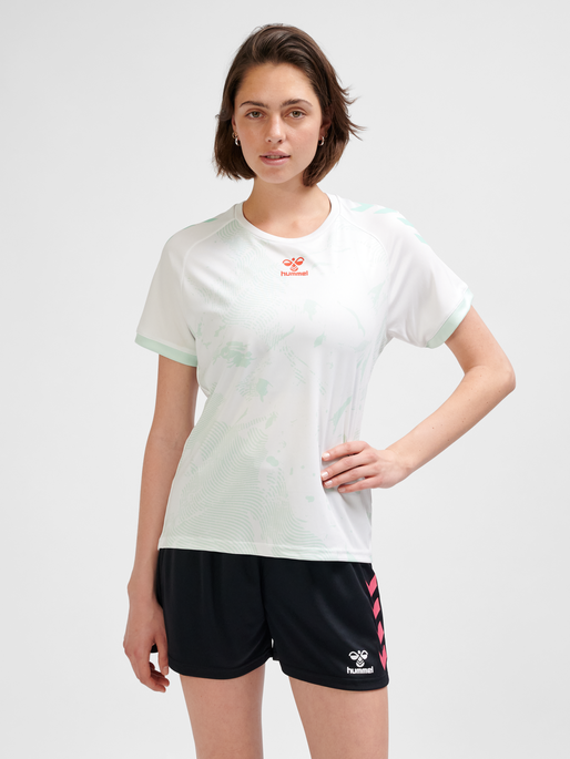 hmlGRAPHIC UNIVERSE JERSEY SS WOMAN, SOOTHING SEA, model
