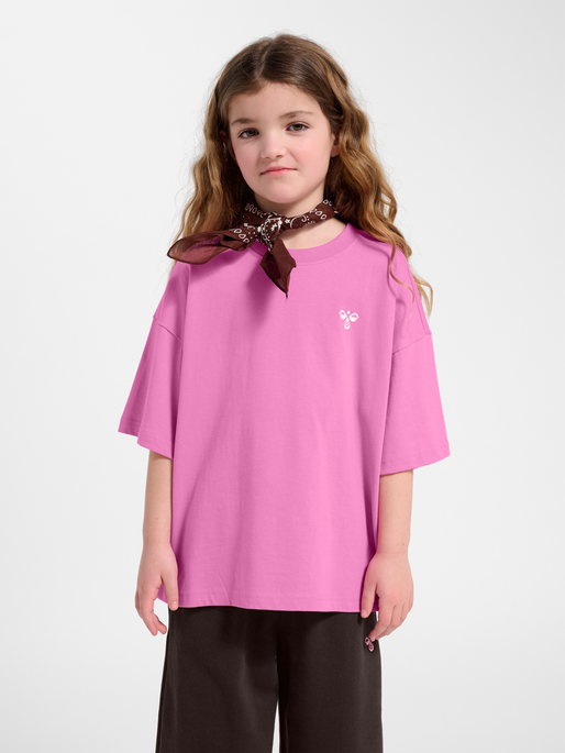 hmlJR SILLY S/S BOXY T-SHIRT SOLID, FUCHSIA PINK, model