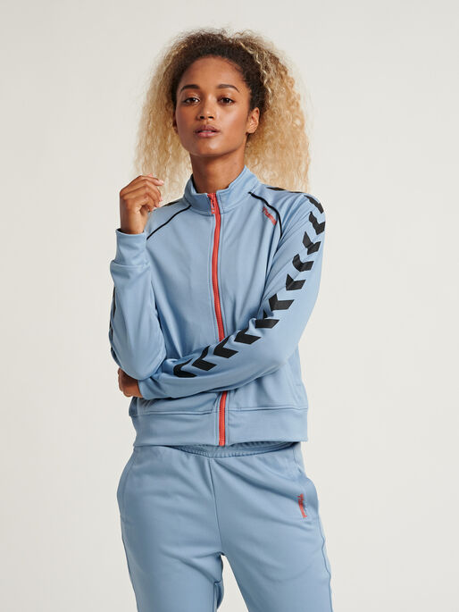 hmlZIBA SHORT ZIP JACKET, FADED DENIM, model