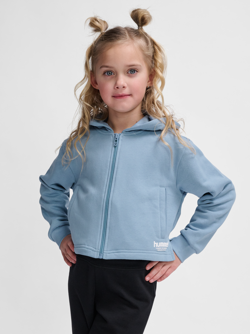 hmlZIPPI ZIP HOODIE, ASHLEY BLUE, model