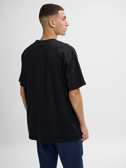 hmlFELIX LOOSE TEE, BLACK, model