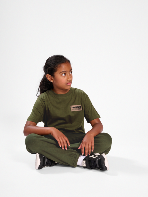hmlDARE T-SHIRT S/S, 6453, model