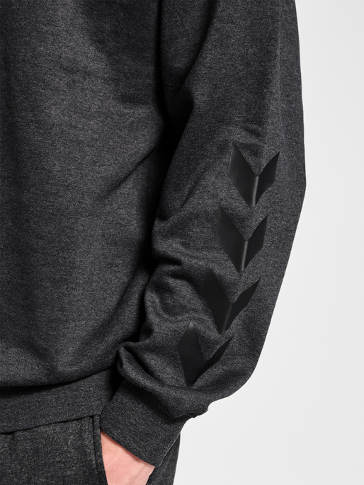 hmlCHEVRON ATHLETIC SWEATSHIRT, DARK GREY MELANGE, model