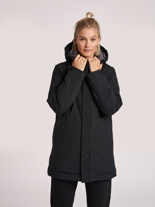 hmlNORTH PARKA JACKET WOMAN, BLACK, model