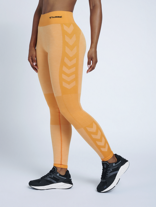 hmlCLEA SEAMLESS MID WAIST TIGHTS, BLAZING ORANGE/CARROT CURL MELANGE, model