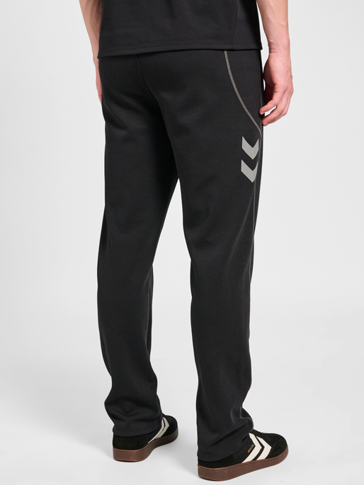hmlMOVE 2.0 PANTS, BLACK, model