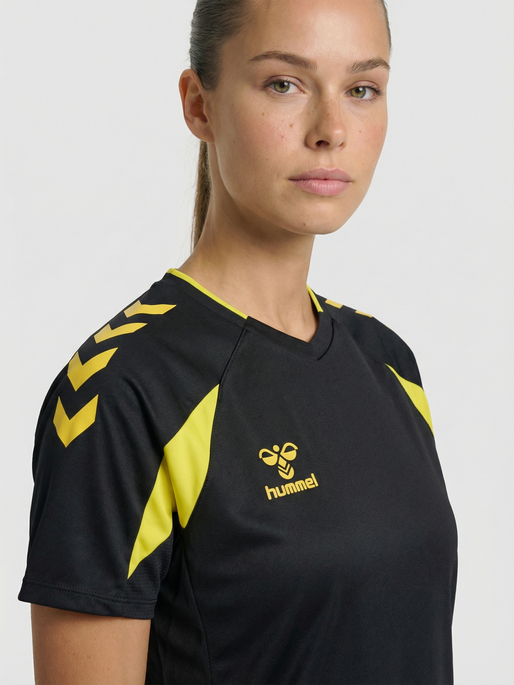 hmlCORE 2.0 JERSEY S/S WOMAN, BLACK/BLAZING YELLOW, model