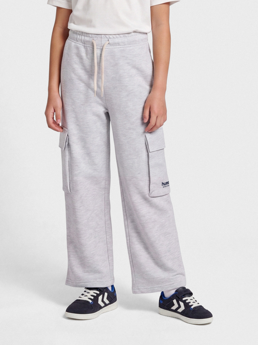hmlJR LOOSE WL CARGO SWEATPANT, LIGHT GREY MELANGE, model